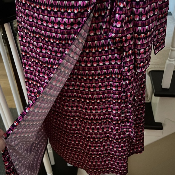 Dress wrapped style. - Picture 7 of 8